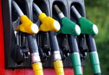 Perché il prezzo del diesel alla pompa non scende quando cala il petrolio: il percorso dalla raffineria al distributore