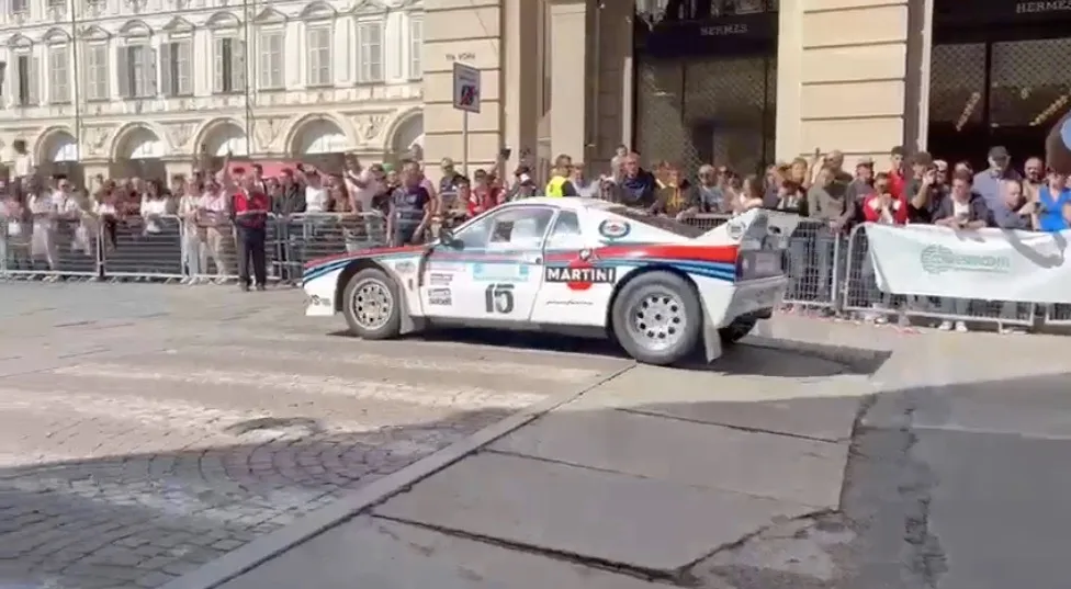 Salone dell’Auto di Torino, vettura da rally contro la folla: 10 feriti 